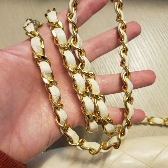 Chanel Vintage Interlocking CC White Leather Flap Bag Purse ✨🤍 - Picture 10 of 17